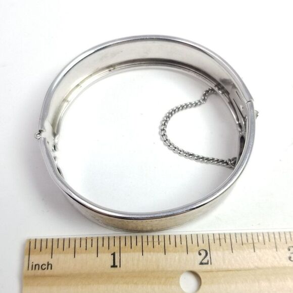 Vintage Silver Tone Textured Hinged Bangle Bracelet with Security Chain, Estate - Picture 4 of 7